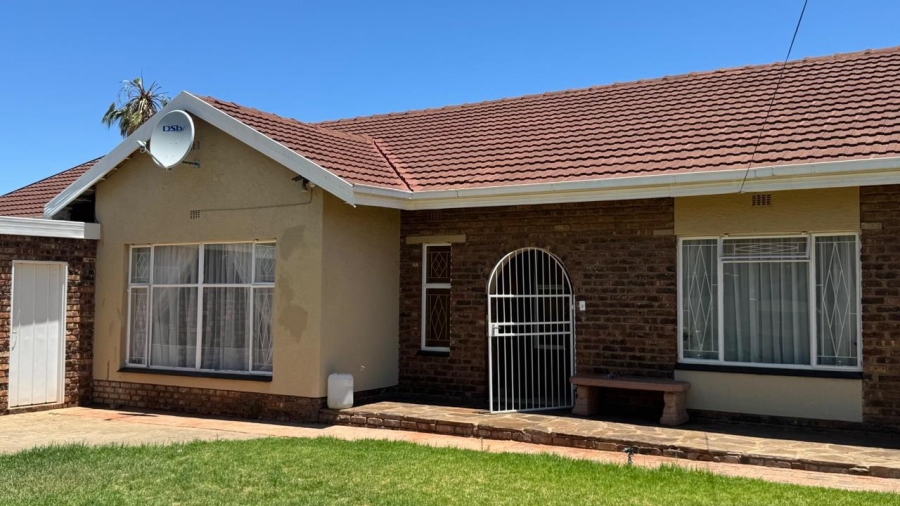 3 Bedroom Property for Sale in Riviera Northern Cape